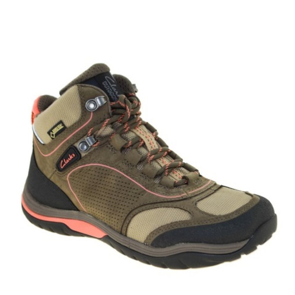 Clarks Women's Intour Route Gtx Waterproof Fashion Boot